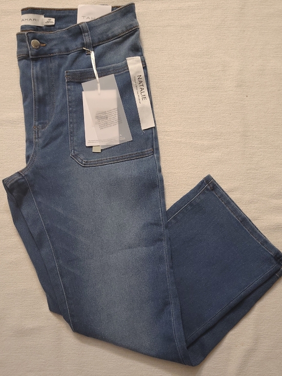 Tahari Denim - Tahari Petite Classic Mid -rise Mini boot Jeans. Color Glacier Wash. Size 10P